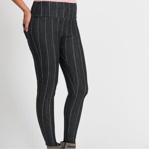 Agnes & Dora Black Pinstripe Jeggings Medium